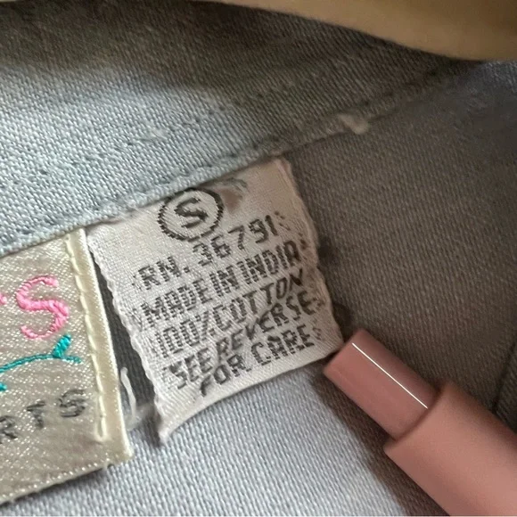 Passports Of Pier 1 Imports Vintage Chambray Button Up Animal Appliqués Size S - Picture 10 of 15